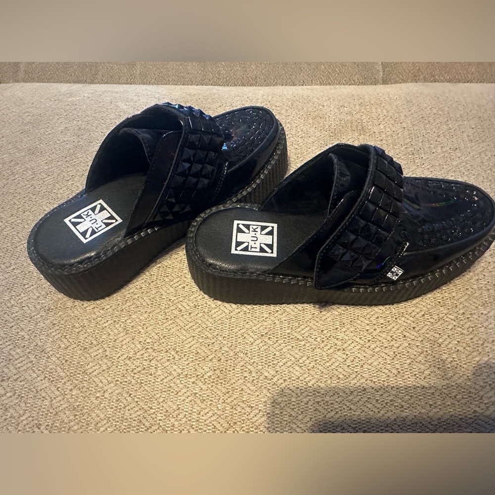 Brand new tuk clogs
